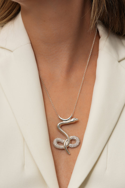 925 Ayar Gümüş Tanrıça Lilith Kolye – Beyaz Zirkon Taşlı, El Yapımı, Mitolojik Tasarım
