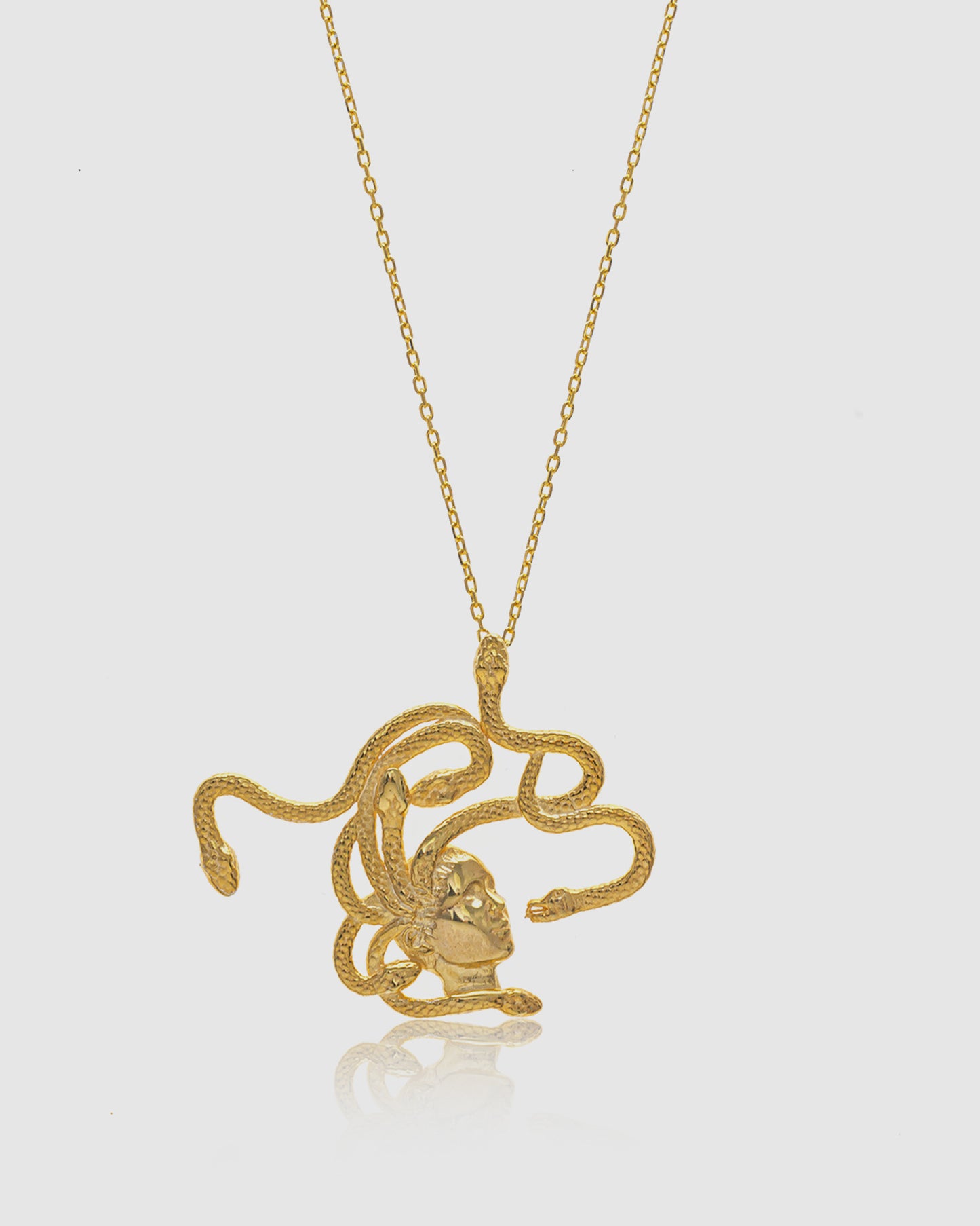 925 Ayar Gümüş – 18K Altın Kaplama El Yapımı Medusa Kolye | Mitolojik Sembol